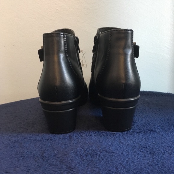 ☀️Clarks Emslie Cyndi Black Leather Booties w Buckle - Picture 4 of 8